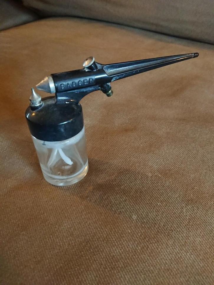 Soort verf spuitje Badger airbruchs voor modelbouw Zie Foto, Hobby en Vrije tijd, Modelbouw | Figuren en Diorama's, Zo goed als nieuw