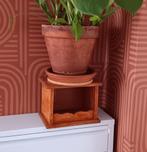 Twee houten voetenstoofjes, Ophalen, Zo goed als nieuw, Rechthoekig, Minder dan 50 cm