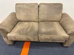 GEREINIGD-2 persoons suède bank. GRATIS LEVERING, Huis en Inrichting, Banken | Bankstellen, Ophalen of Verzenden, Zo goed als nieuw