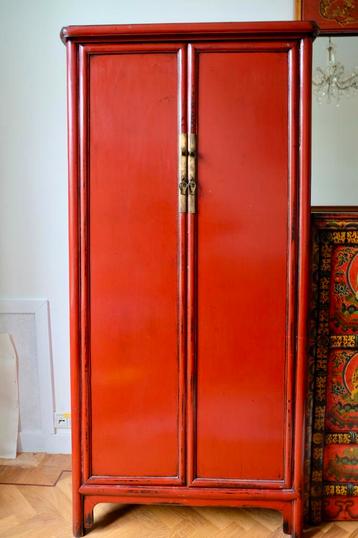 Vintage antiek Chinees bruidskast rood beschikbaar voor biedingen