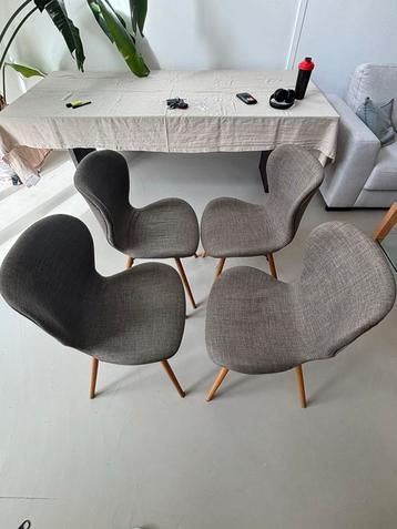 4 Grijze eetkamer stoelen beschikbaar voor biedingen