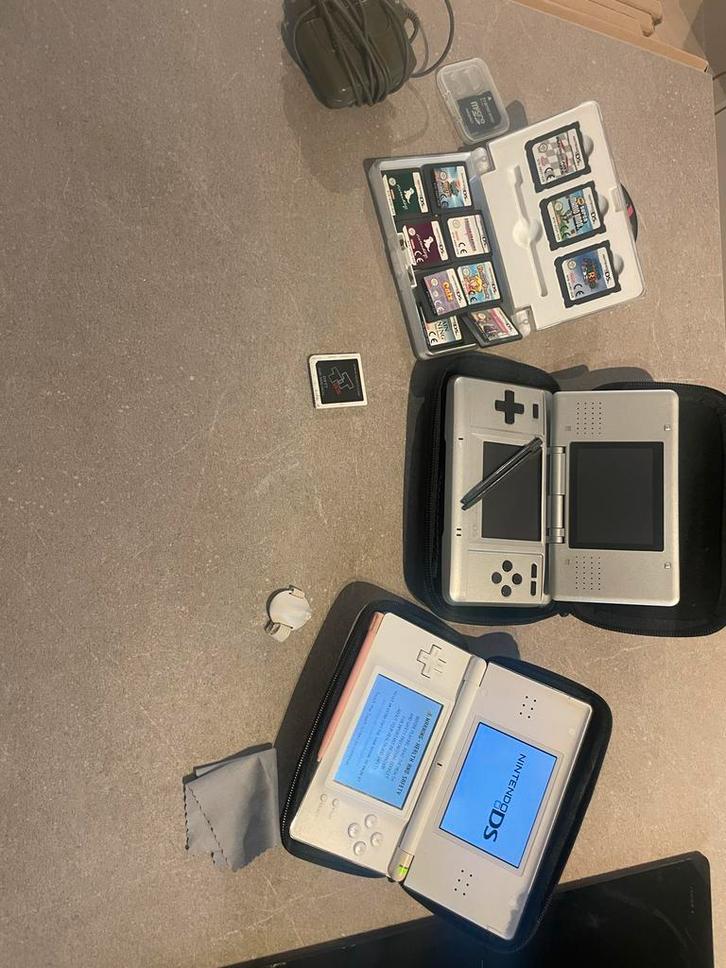 Nintendo DS + 46 Spellen!, Spelcomputers en Games, Spelcomputers | Nintendo DS, Gebruikt, DS Original of Phat, Zilver, Met games