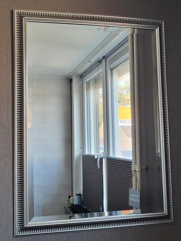 Grote spiegel, facet geslepen, antiek zilver zwarte lijst beschikbaar voor biedingen