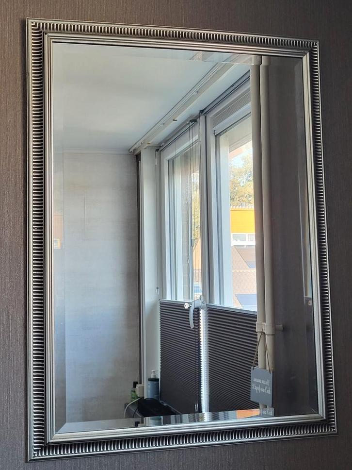 Grote spiegel, facet geslepen, antiek zilver zwarte lijst, Huis en Inrichting, Woonaccessoires | Spiegels, Zo goed als nieuw, 50 tot 75 cm