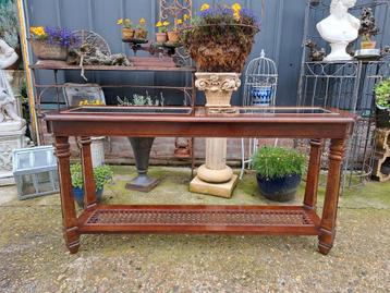 Klassieke Engelse lage sidetable afm. 137x40cm en 67cm.  beschikbaar voor biedingen