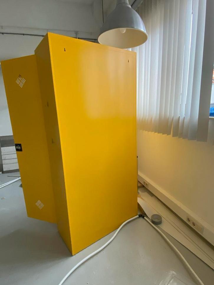 Veiligheidskast / Chemiekast, Huis en Inrichting, Kasten | Lockerkasten, Gebruikt, Ophalen of Verzenden