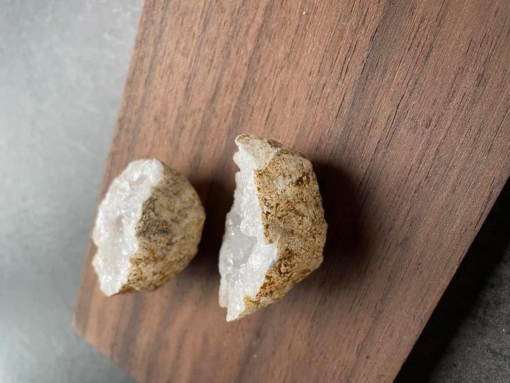 2 Kwarts Geodes - Prachtige Kristallen!, Verzamelen, Mineralen en Fossielen, Mineraal, Ophalen of Verzenden