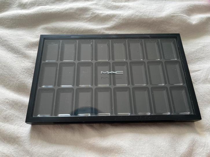 MAC pro palette large incl lippen insert, Sieraden, Tassen en Uiterlijk, Uiterlijk | Cosmetica en Make-up, Nieuw, Toebehoren, Gehele gezicht
