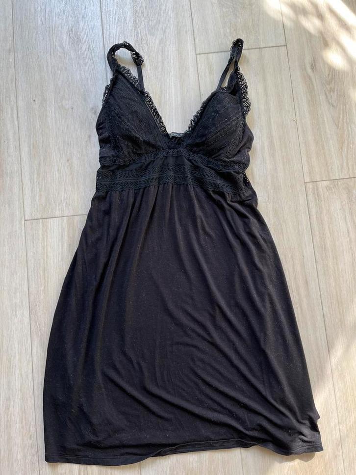 Oysho nachthemd / onderjurkje cups zwart, Kleding | Dames, Pyjama's, Gedragen, Maat 38/40 (M), Ophalen of Verzenden