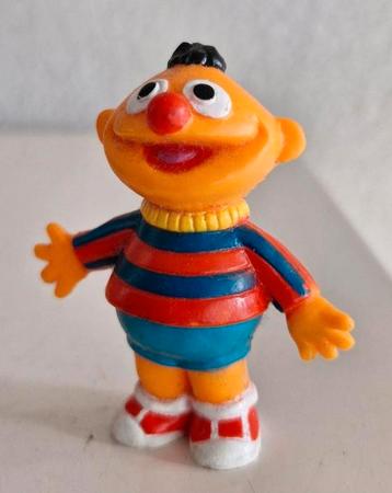 Poppetje Ernie beschikbaar voor biedingen
