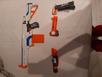 Witte Nerf met extra onderdelen erbij ook nog 12 pijlen! beschikbaar voor biedingen