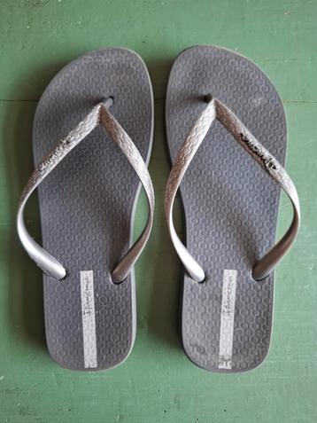 Ipanema slippers. Flip flops. Donkergrijs / zilver. Maat 39. beschikbaar voor biedingen