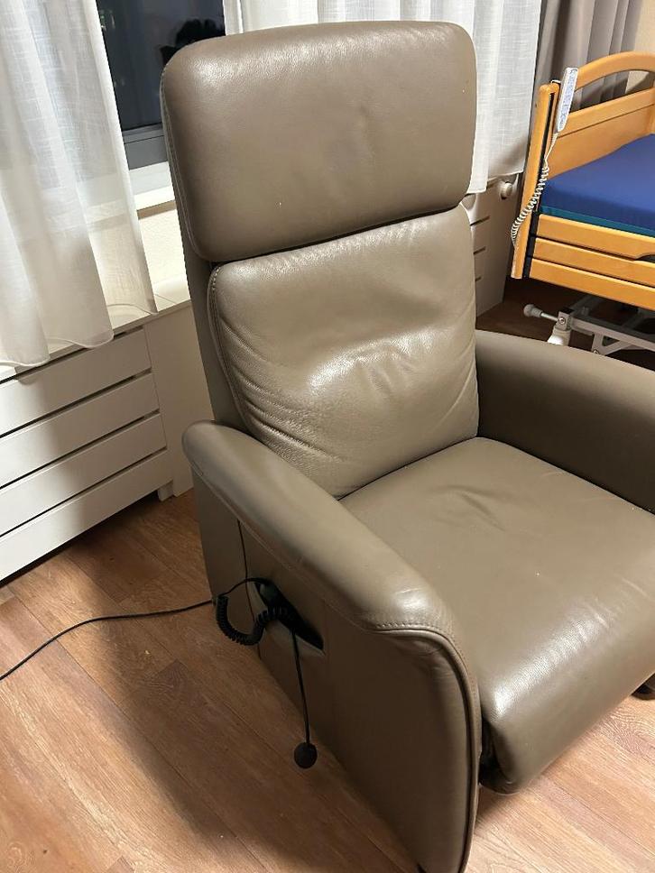 Sta op stoel, Huis en Inrichting, Fauteuils, Gebruikt, Leer, 50 tot 75 cm, Minder dan 75 cm, Ophalen