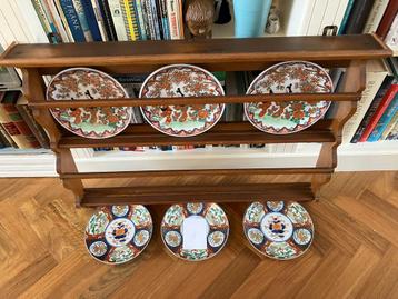 Chinees porselein borden met ophangrek beschikbaar voor biedingen