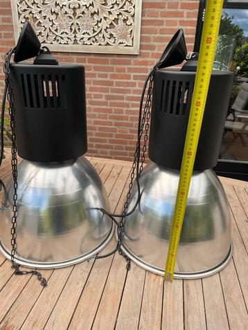 Industriele hanglampen beschikbaar voor biedingen