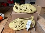 Adidas Yeezy Foam Runner Sulfur - 43, Overige kleuren, Nieuw, Ophalen of Verzenden, Sneakers of Gympen