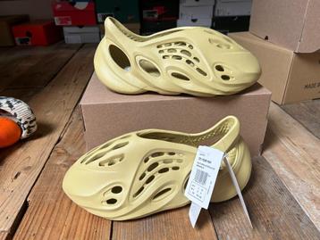 Adidas Yeezy Foam Runner Sulfur - 43 beschikbaar voor biedingen