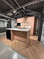 Showroomkeuken ROZE eiland, inductie plaat + afzuiging €7000, Ophalen, Overige kleuren, Nieuw, Enkelwandige keuken