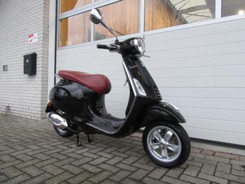 ZGAN.: Piaggio Vespa Primavera Brom scooter. Zwart. 45km. 