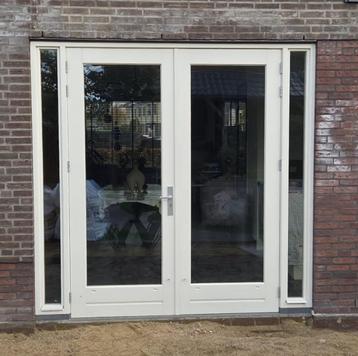 Openslaande deuren met kozijn beschikbaar voor biedingen