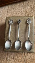 3 theelepels  wilhelmina en kroon, Verzamelen, Ophalen of Verzenden, Gebruikt, Nederland, Speld(je) of Lepel(tje)