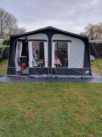 Voortent Dorema met glasfiber frame  beschikbaar voor biedingen