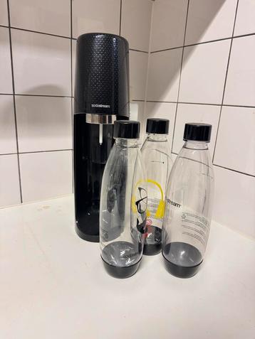 SodaStream bruiswatertoestel met flessen beschikbaar voor biedingen