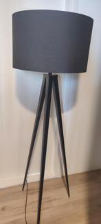 Stijlvolle zwarte vloerlamp, Huis en Inrichting, Lampen | Vloerlampen, Ophalen, Gebruikt, Metaal, Modern