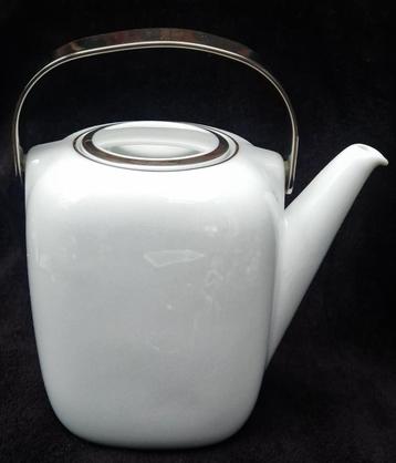 SUOMI Scandinavian design Koffiepot gesign. TIMO SARPANEVA beschikbaar voor biedingen