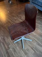 Twee oude school - lessenaar stoeltjes, Ophalen of Verzenden, Gebruikt, Bruin, Twee