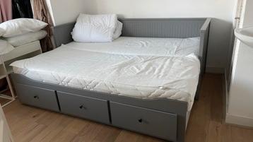 IKEA Hemnes Bedbank Grijs + 2 Matrassen beschikbaar voor biedingen