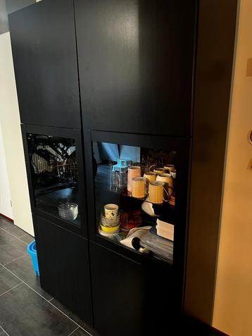 Vitrinekast zwart/bruin  beschikbaar voor biedingen
