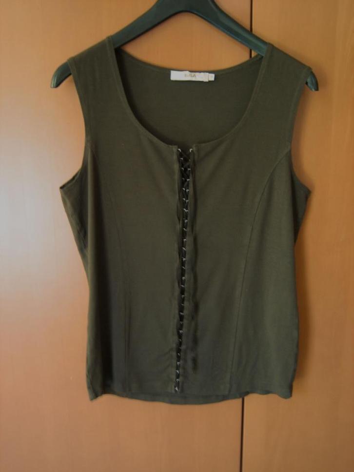 Zeer mooie speelse legergroene top BIBA maat 3 snazzeys, Kleding | Dames, Tops, Nieuw, Maat 38/40 (M), Groen, Zonder mouw, Verzenden