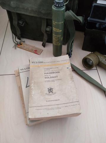 3 Vintage Handboeken voor de Soldaat  beschikbaar voor biedingen