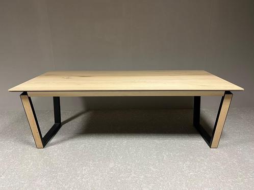 Livada eettafel Henders en Hazel nu voor €1099,-, Huis en Inrichting, Lampen | Vloerlampen, Nieuw, Minder dan 100 cm, Hout, Metaal