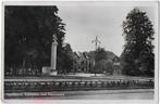 Apeldoorn Kerkplein oude gelopen ansichtkaart (B2212 ), Verzamelen, Ansichtkaarten | Nederland, Ophalen of Verzenden, 1940 tot 1960