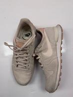 Creme Nike sneakers maat 39, Beige, Nike, Ophalen of Verzenden, Sneakers of Gympen