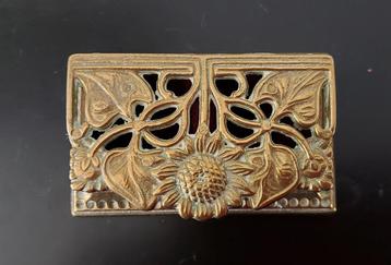 Art Nouveau Jugendstil koperen postzegeldoosje zonnebloem beschikbaar voor biedingen