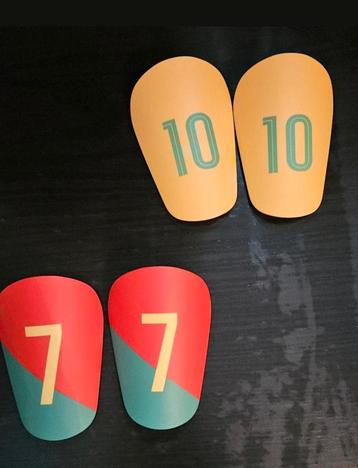 Scheenbeschermers - 7 jaar - Zo goed als nieuw beschikbaar voor biedingen