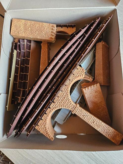 Doos met brugdelen., Hobby en Vrije tijd, Modeltreinen | H0, Gebruikt, Brug, Tunnel of Gebouw, Gelijkstroom of Wisselstroom, Overige merken