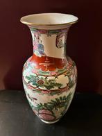 Chinese Vaas met Handgeschilderd Decor, Antiek en Kunst, Antiek | Vazen, Ophalen of Verzenden