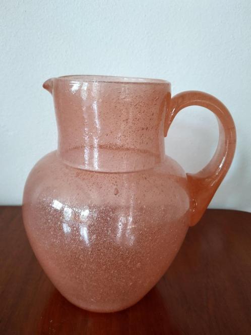 Waterkan, roze glas met luchtbelletjes, vintage, Antiek en Kunst, Curiosa en Brocante, Ophalen of Verzenden
