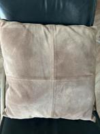 Stoere suede Tzum kussen, Huis en Inrichting, Woonaccessoires | Kussens, Ophalen, Zo goed als nieuw, Vierkant