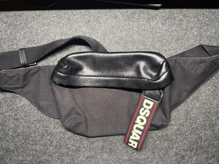 Dsquared2 crossbody bag, Sieraden, Tassen en Uiterlijk, Tassen | Schoudertassen, Gebruikt, Overige merken, Zwart, Ophalen of Verzenden