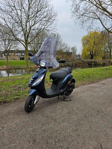 Piaggio Zip SP met orgineel 5.510km van de eerste eigenaar 