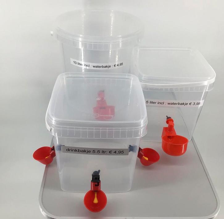 Emmers met drinkbakje . Nieuw . Maat : 5.5 en 10 liter., Dieren en Toebehoren, Vogels | Toebehoren, Nieuw, Eten en Drinken, Ophalen