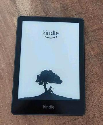 Kindle Paperwhite 11th gen. 6.8 inch plus 4 hoesjes beschikbaar voor biedingen