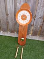 Blank eiken slinger/wandklok.Hoogte 83 cm., Ophalen of Verzenden
