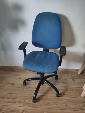 Bureaustoel – blauw, metalen onderstel, gebruikt beschikbaar voor biedingen