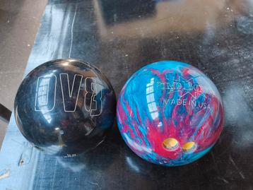 2 vintage Bowling ballen beschikbaar voor biedingen